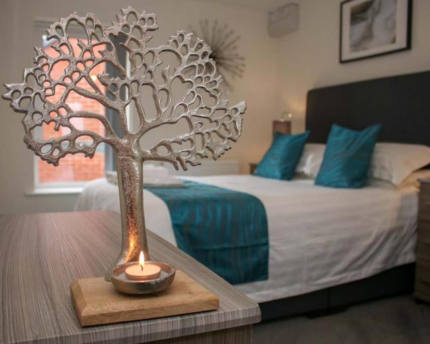 Luxe Living Guest House-Sleeps 6 -Family Friendly-Private Parking-Wifi-City-Beach スウォンジー エクステリア 写真